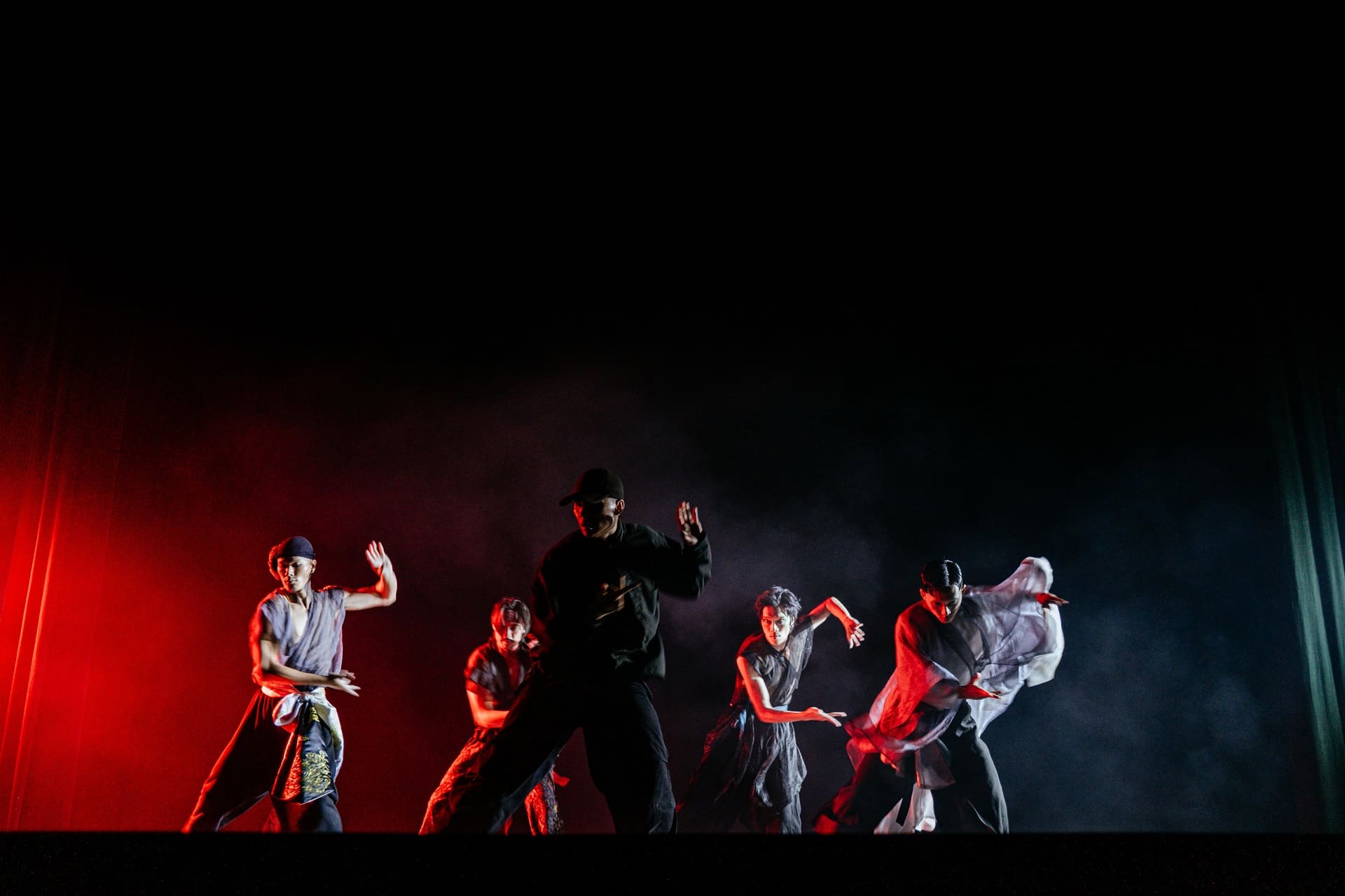 ĐỐI DIỆN VỚI VÔ CÙNG –  NGHỆ THUẬT TUỒNG ĐỐI THOẠI VỚI VINAHOUSE